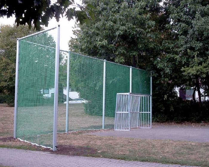Ballfangnetz<br> mit <b> 4 mm Netzstrke<br> Maschenweite 100x100 mm</b> - Bild