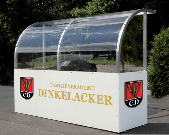 Spielerkabine Champion<br> mit <b> Sitzschalen in Vereinsfarben</b> - Bild