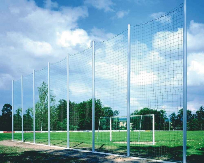 Ballfangzaun Komplettanlage<br> <b> Pfosten 120 x 100 mm</b><br> mit Spannseil - Bild