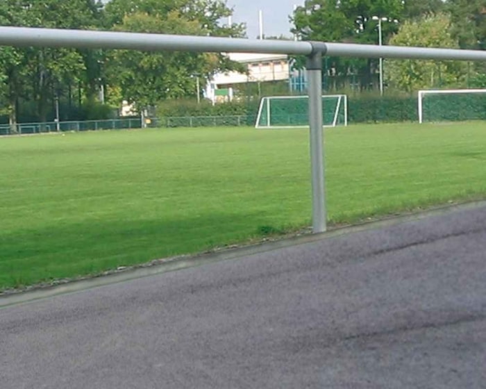 Sportplatz Barrieren System<br> <b> Pfostenabstand 2,50 m</b> - Bild
